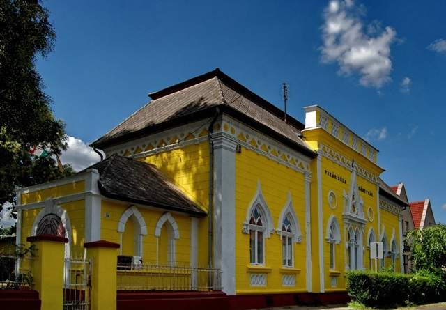 Dunavecse könyvtárának külső képe